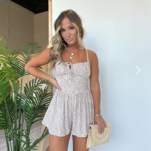 Romper Chic By Ally B - Picture 1 of 3